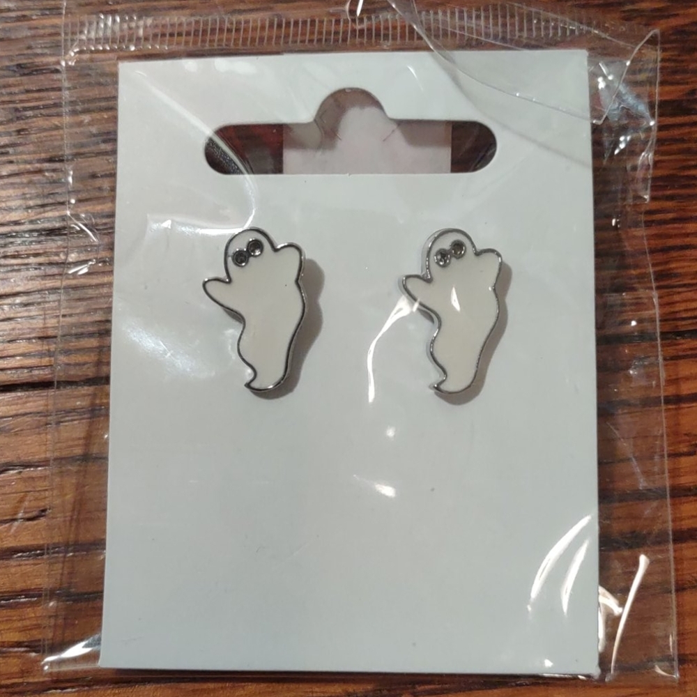 White ghost Earrings - Picture 1 of 3